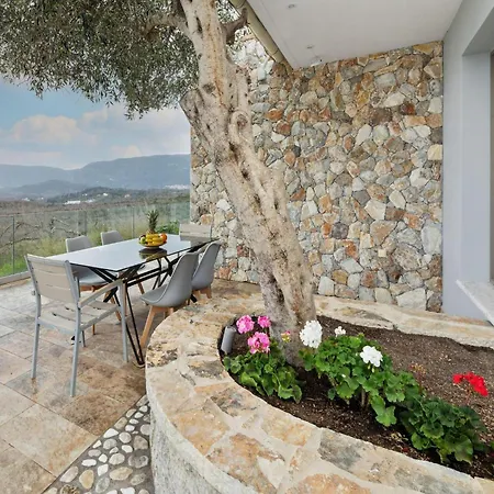 In Corfu With Stunning Mountain Views *